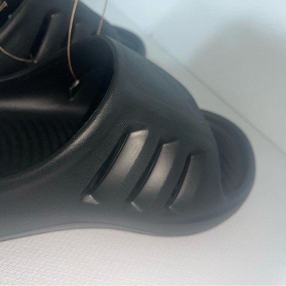 Adidas Adifom IIInfinity Slide Black Sandals Sleek Comfort Design NWT Unisex - Picture 11 of 11